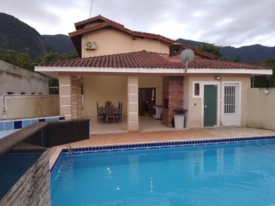 Lindo Sobrado No Condominio Бертиога Екстериор снимка